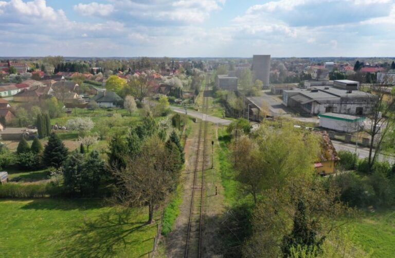 Vegyszeres gyomirtást végez a MÁV Nagyatádon