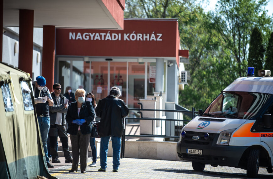 Egy olvasónk küldte ezt a felvételt: Az egykori egészségfejlesztési irodában most a kórházparancsnok kapott helyet a Nagyatádi Kórházban