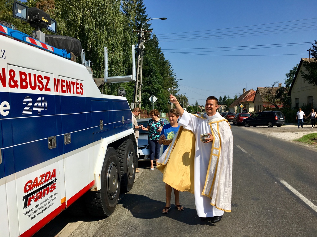 Gépkocsiszentelés Szent Kristóf ünnepéhez kapcsolódóan (6 / 2. kép)