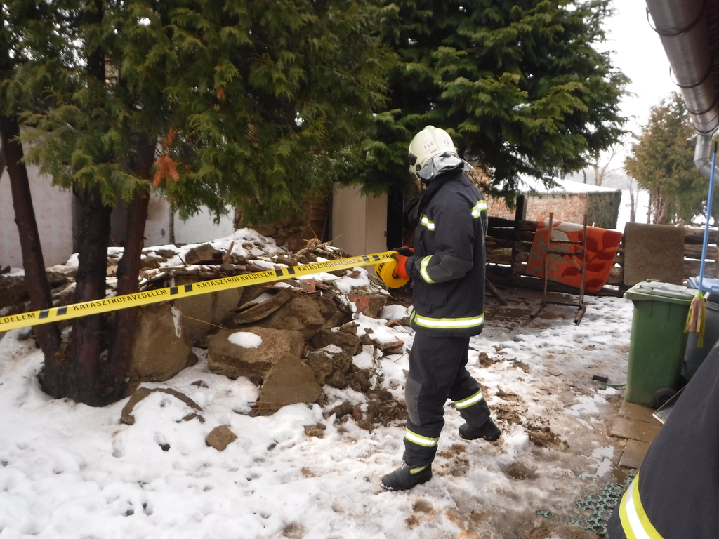 Ennek a magyaratádi háznak beomlott a teteje (4 / 2. kép)