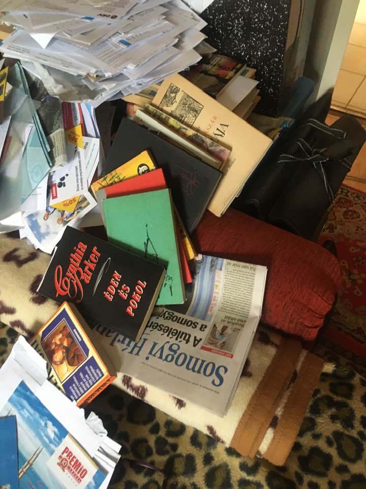 A Hunyadi utcában kiestek a könyvek a szekrényekből. Fotó: Györke József (10 / 1. kép)