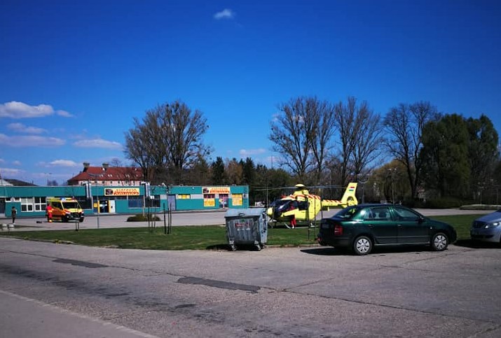 Mentőhelikopter szállt le a piactéren