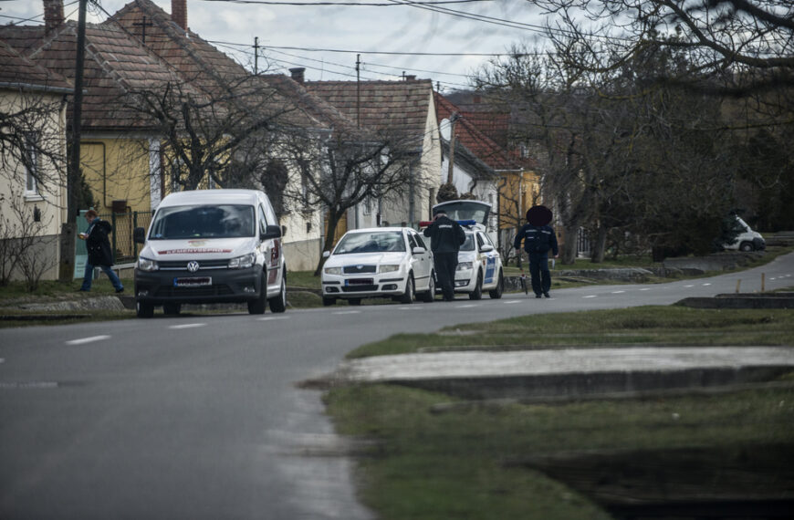 Hátulról koccant a kéményseprővel