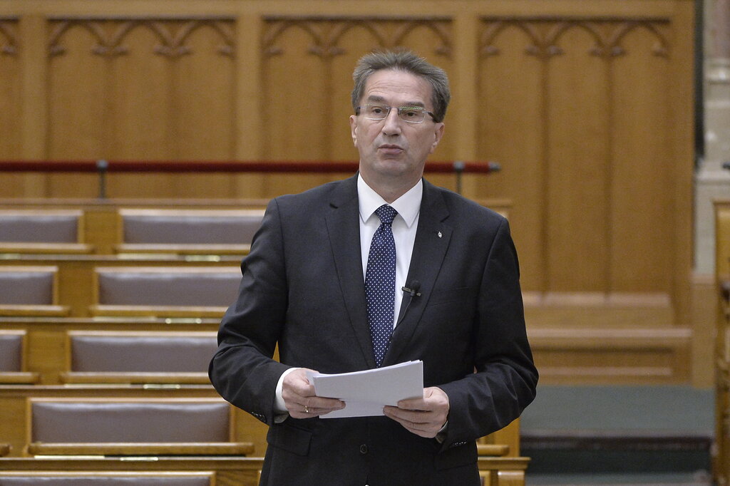Fotó: Völner Pál a parlamentben - MTI
