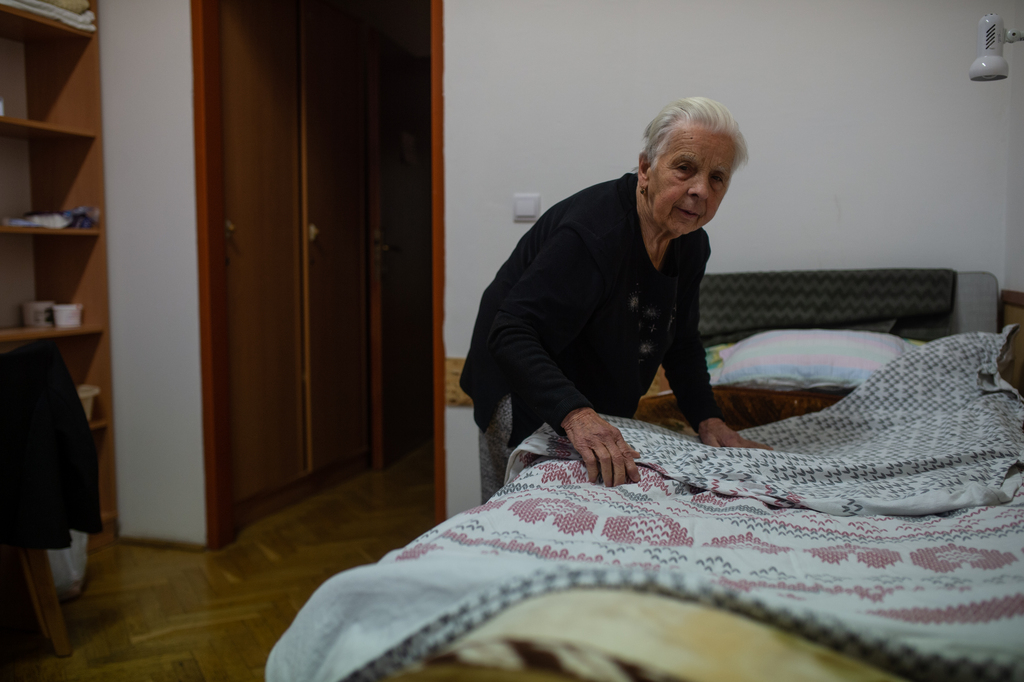 Beköltöztek az Idősek otthonának lakói az átmeneti helyükre. Fotó: Röhrig Dániel (12 / 2. kép)
