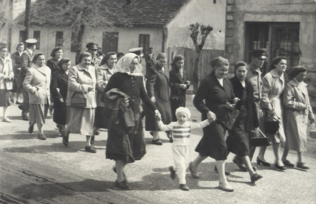 Május elseje Nagyatádon a 50-es években (2 / 1. kép)