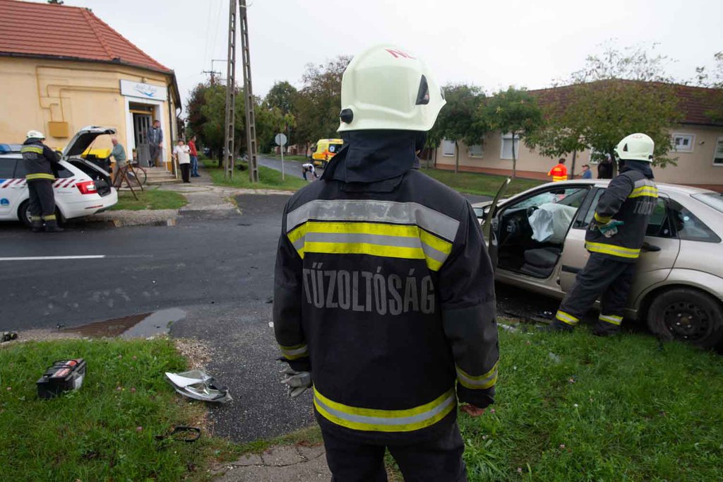 A fejsérülést szenvedett férfit mentővel Kaposvárra szállították (4 / 2. kép)