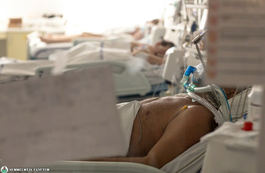 COVID ellátás az Aneszteziológiai és Intenzív Terápiás Klinikán 2021.03. Fotó: Kovács Attila - Semmelweis Egyetem
