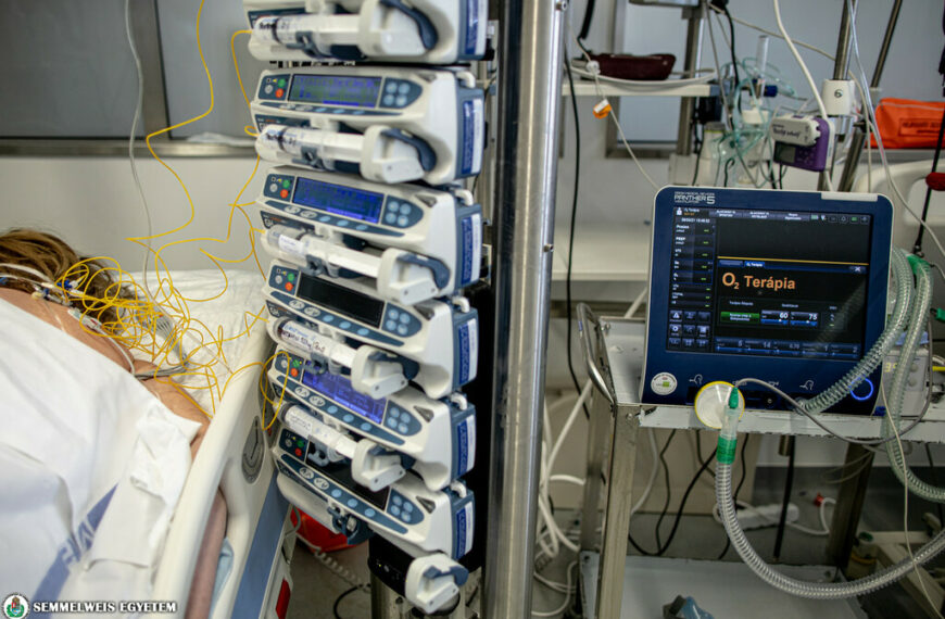 COVID ellátás az Aneszteziológiai és Intenzív Terápiás Klinikán 2021.03. Fotó: Kovács Attila - Semmelweis Egyetem