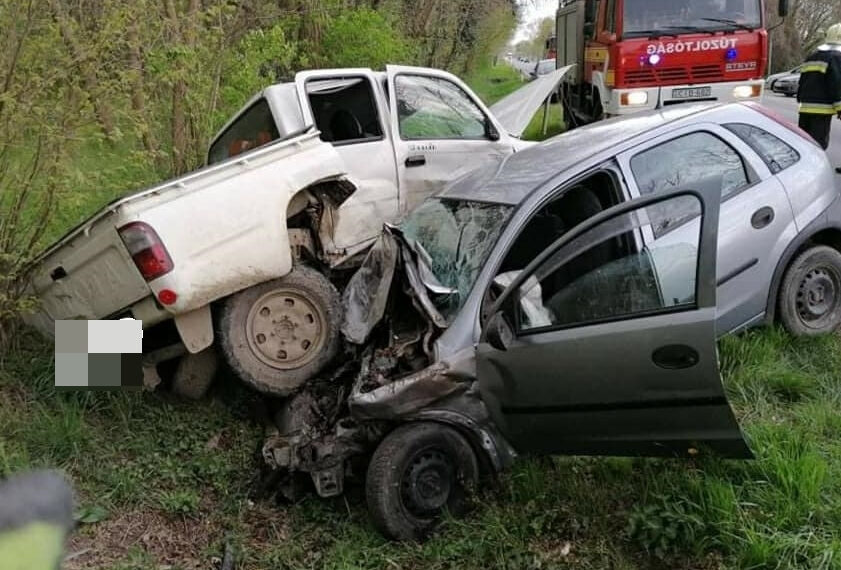 Frontális karambol a 61-esen