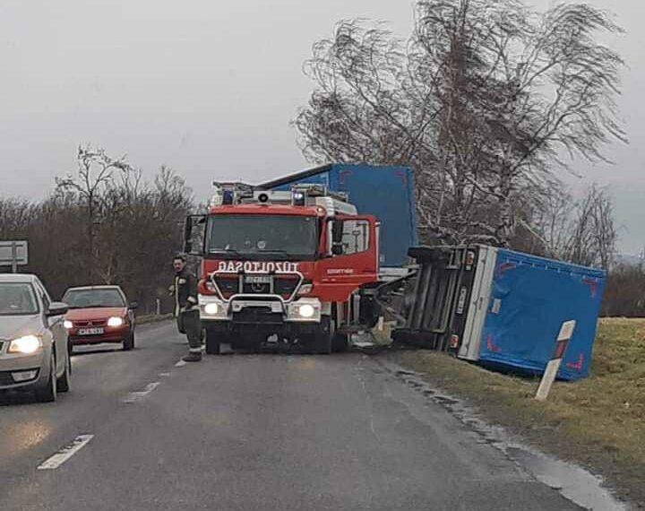 Az erős széfújás megnehezíti a biztonságos közlekedést