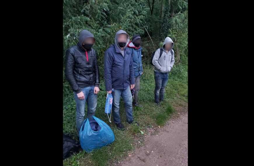 Illegális bevándorlók Berzencénél