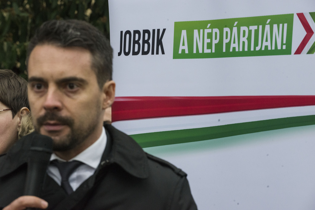 A Jobbik miniszterelnök-jelöltjének nagyatádi látogatása (16 / 11. kép)