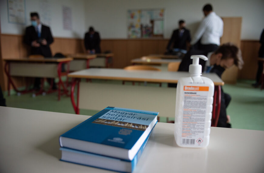 Érettségiző diákok ma reggel Nagyatádon. Fotók: Röhrig Dániel