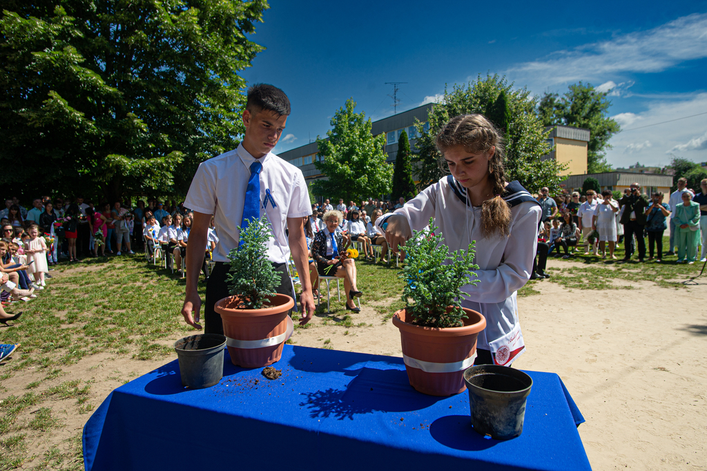 Ballagás az Árpád iskolában (18 / 1. kép)