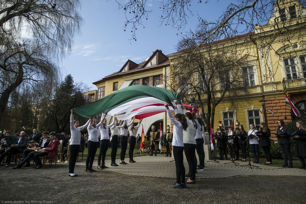 Az Árpád iskola tanulói egyebek között látványos koreográfiával is készültek - fotó: Röhrig Dániel (26 / 18. kép)