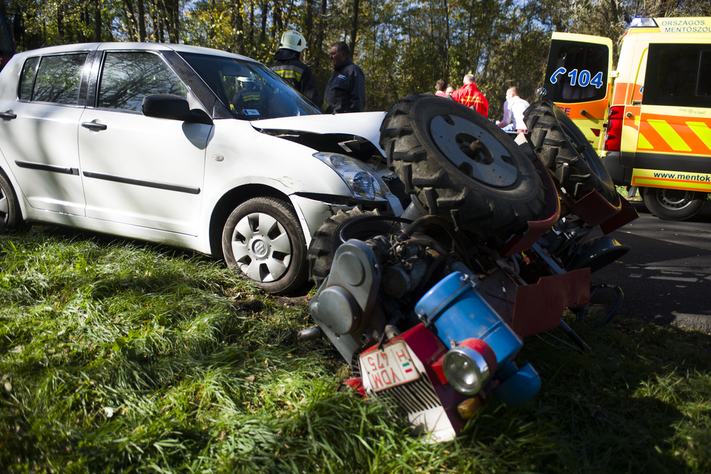 Egy autó elsodorta János bácsit, miközben a kerti traktorját vezette (8 / 3. kép)