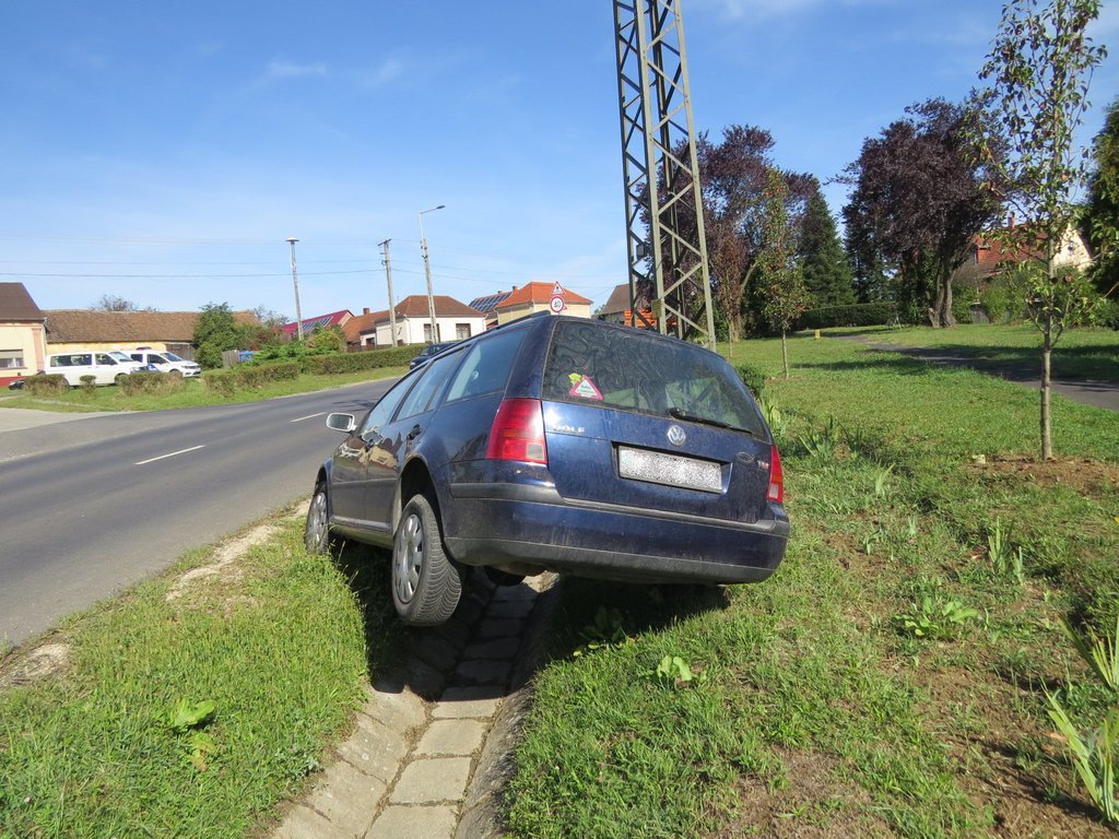 Targoncával vágta ki a raktár lemezfalát (5 / 2. kép)