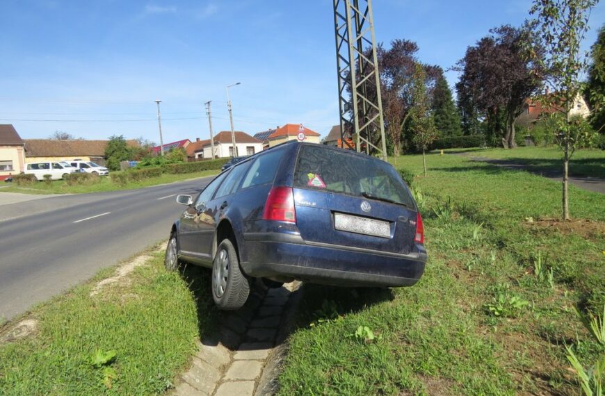 Targoncával vágta ki a raktár lemezfalát