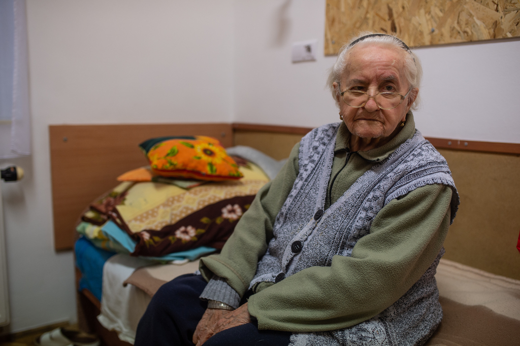 Beköltöztek az Idősek otthonának lakói az átmeneti helyükre. Fotó: Röhrig Dániel (12 / 3. kép)