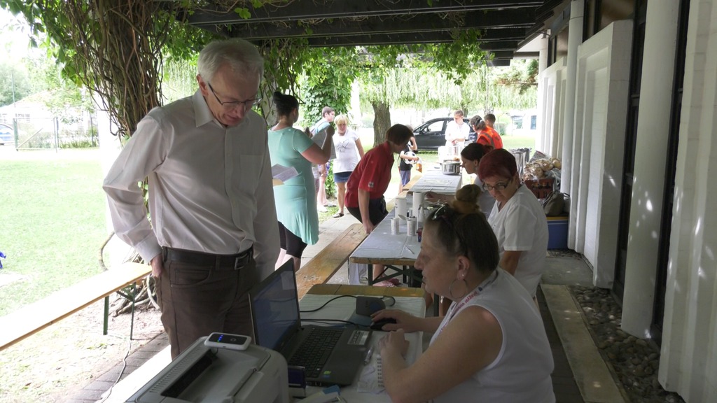 Ormai István polgármester a véradók sorában (4 / 2. kép)