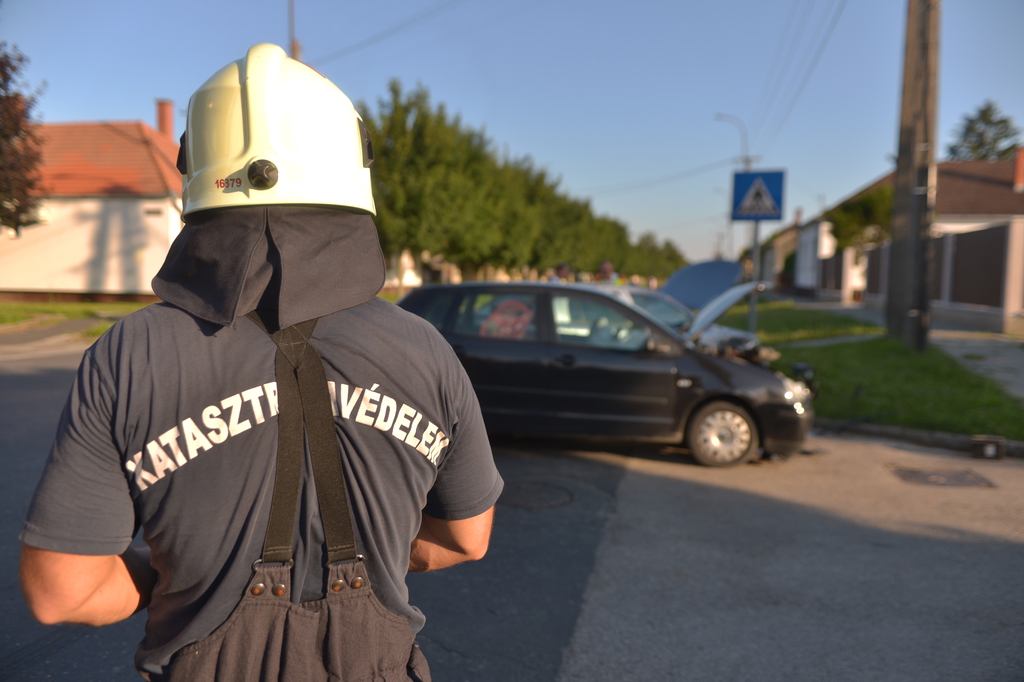 Két autó ütközött Nagyatádon. Fotók: Röhrig Dániel (7 / 3. kép)