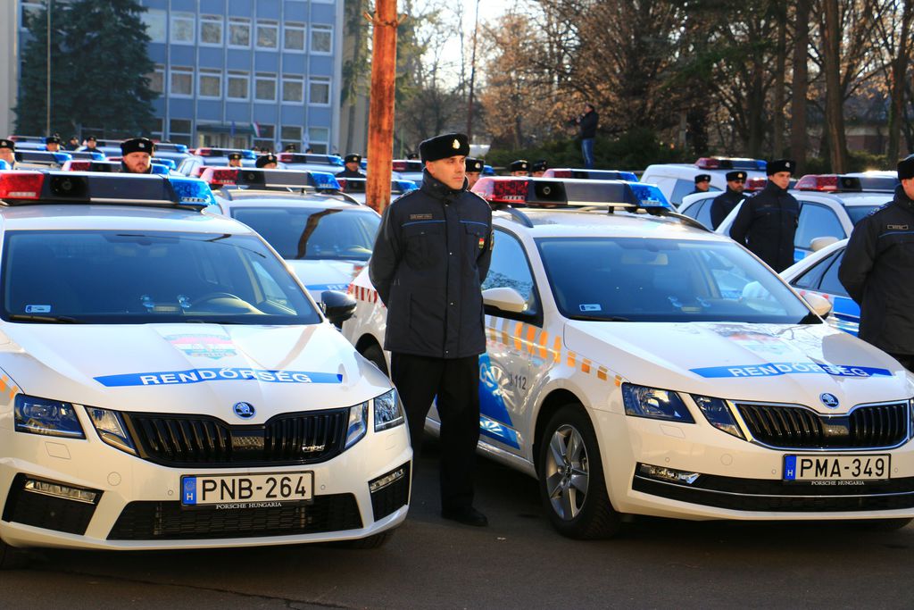 Ünnepélyesen adták át az új rendőrautókat (5 / 2. kép)