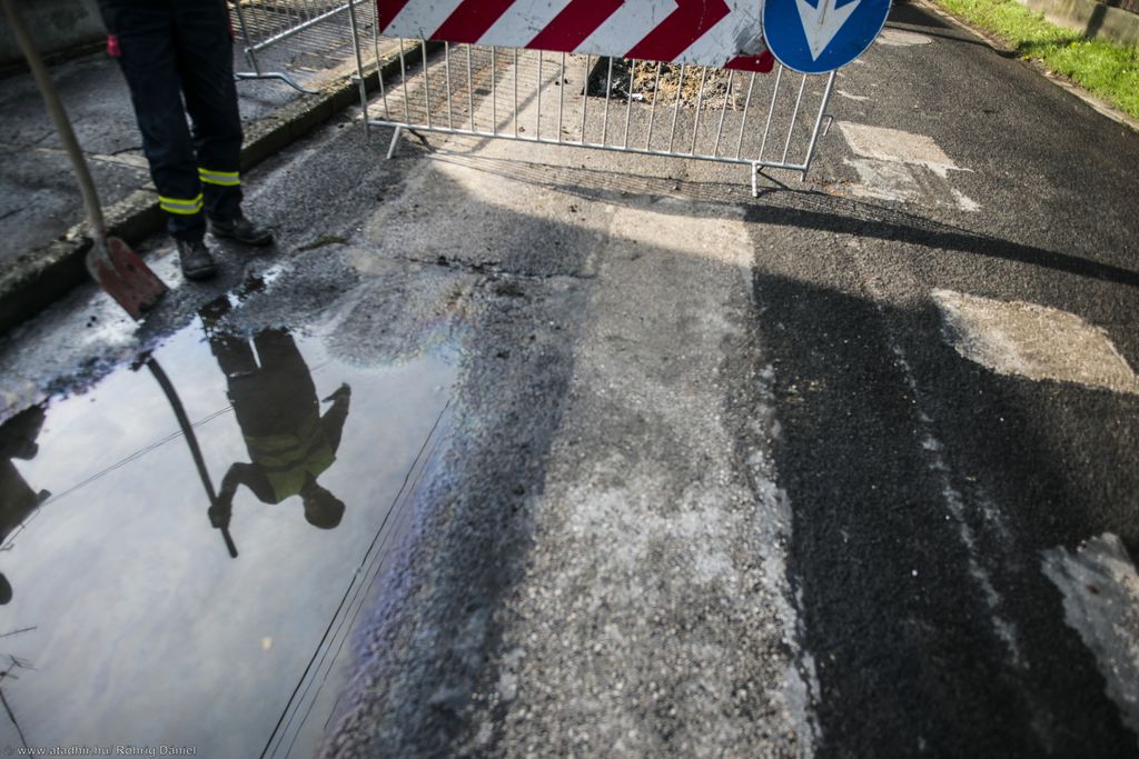 Még áprilisban megvizsgálták a közműhöz tartozó vezetékek állapotát: azokat is cserélik a napokban (Korábbi felvétel!) (2 / 2. kép)