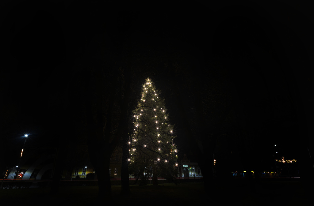 A város ünnepi fényei