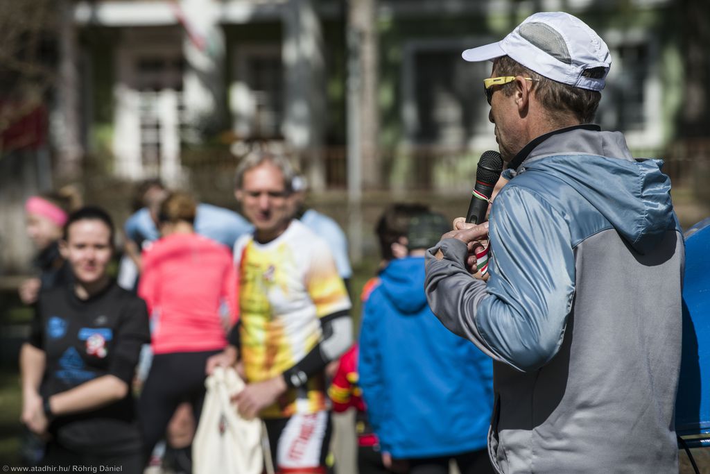 Mosolygós köröket rónak a versenyzők: a napsütésben máshogy nem is lehet... - Fotó: Röhrig Dániel (13 / 3. kép)