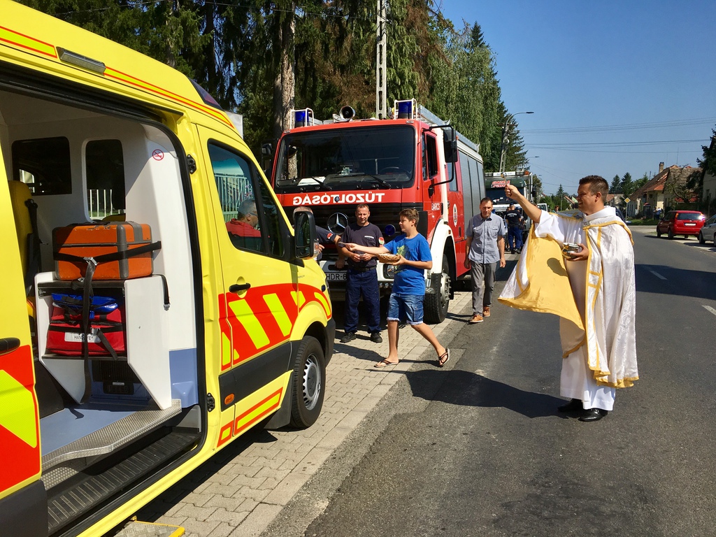 Gépkocsiszentelés Szent Kristóf ünnepéhez kapcsolódóan (6 / 1. kép)