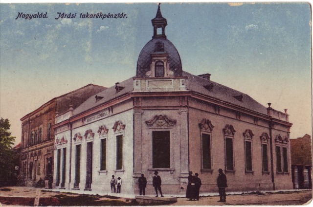 A Nagyatádi Járási Takarékpénztár épülete korabeli képeslapon (ma a könyvtár működik benne)