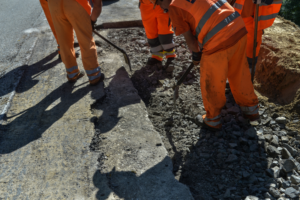 A leszakadt Rinya-híd Segesdnél, az elkerülő földút és a munkálatok Beleg környékén (26 / 3. kép)