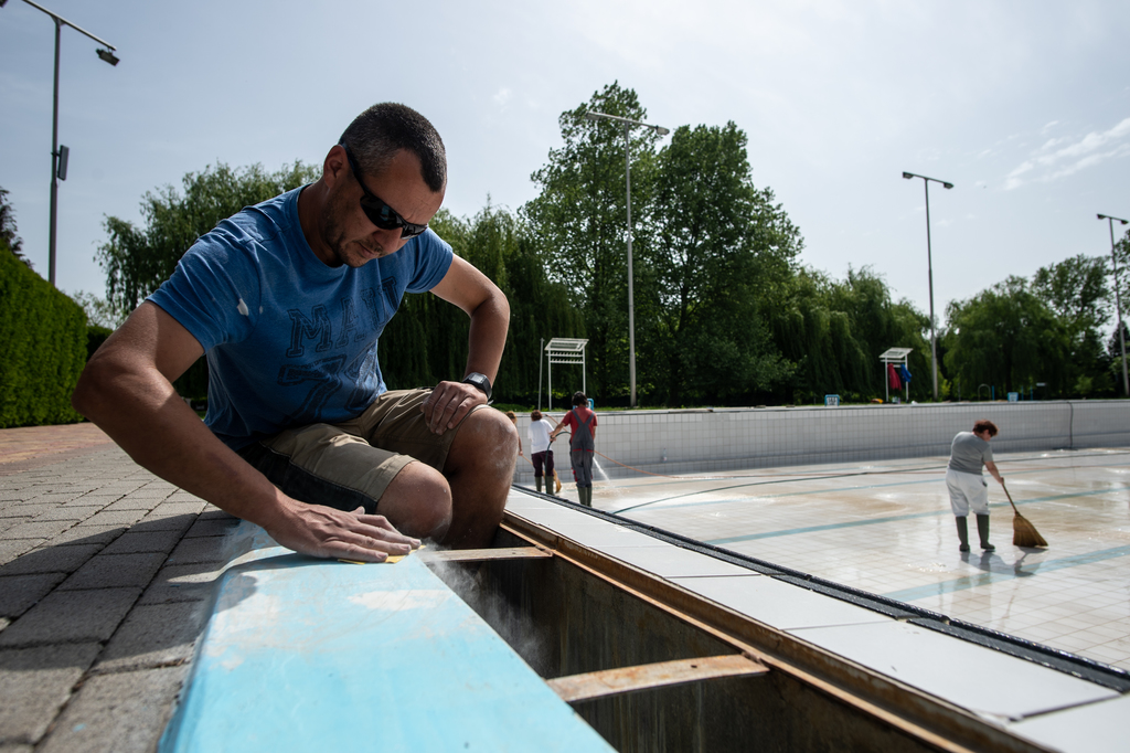 A medencéket már fertőtlenítették