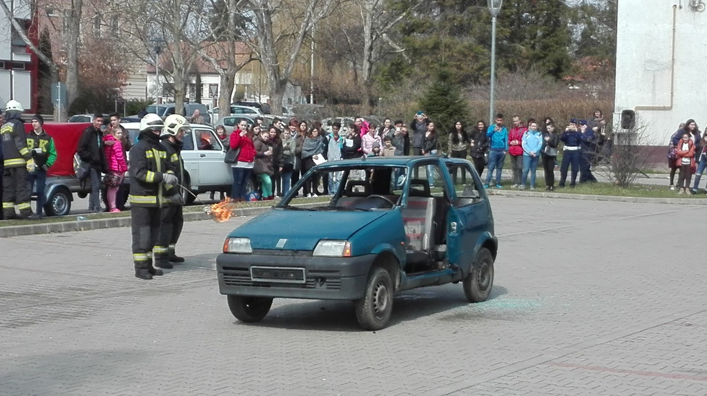 A kocsi belsejét felemésztették a lángok (31 / 20. kép)