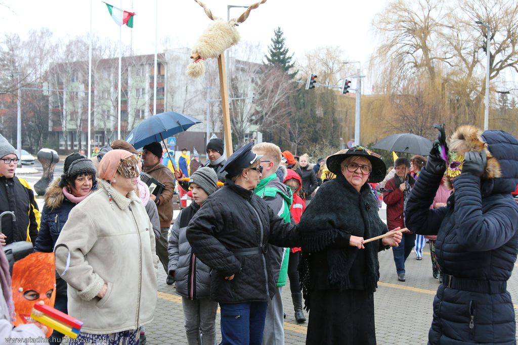 Elégették minden baj jelképét (85 / 24. kép)