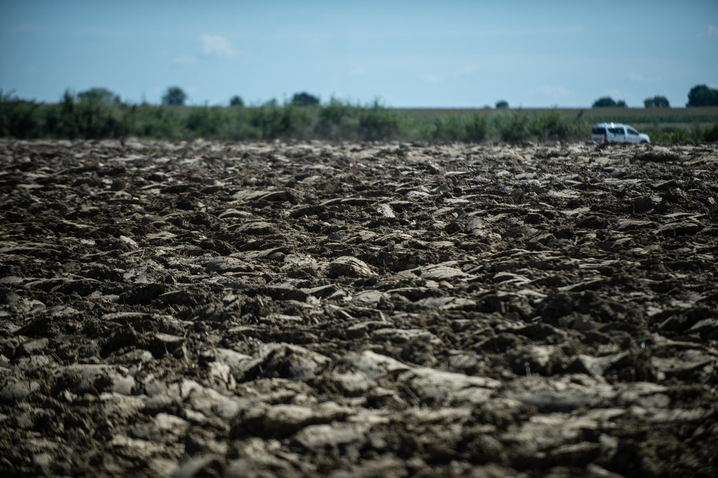 A leszakadt Rinya-híd Segesdnél, az elkerülő földút és a munkálatok Beleg környékén (26 / 23. kép)
