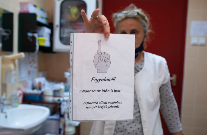 Már ma beadták az oltást az első betegeknek.