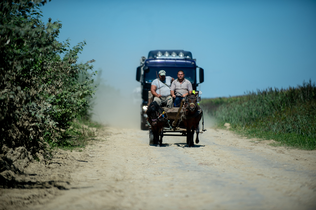 A leszakadt Rinya-híd Segesdnél, az elkerülő földút és a munkálatok Beleg környékén (26 / 25. kép)