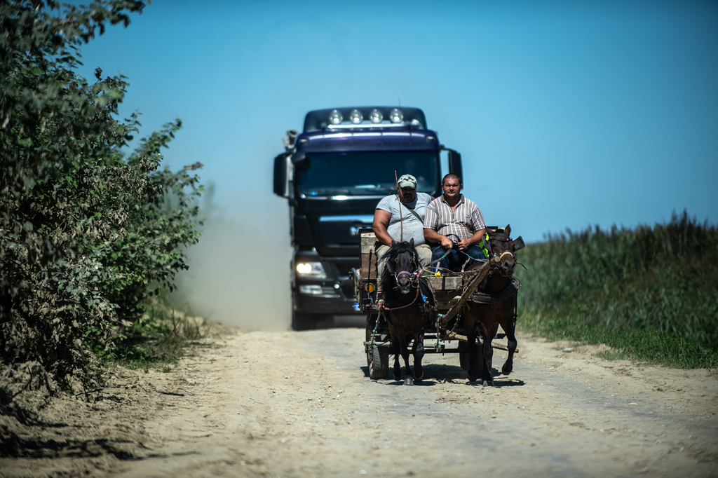 A leszakadt Rinya-híd Segesdnél, az elkerülő földút és a munkálatok Beleg környékén (26 / 26. kép)