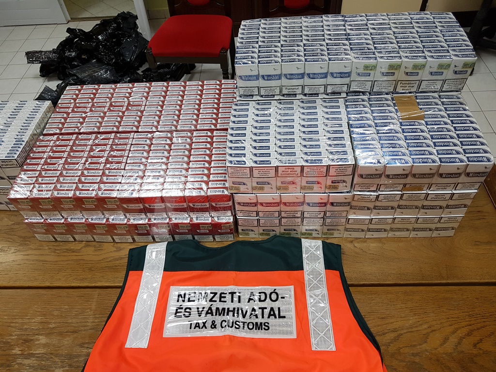 1 300 doboz illegális cigaretta került elő a poggyászokból (5 / 4. kép)