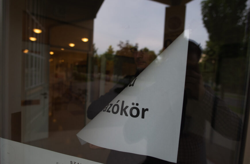 A helyi választási iroda már elkezdte a szavazatok számlálását