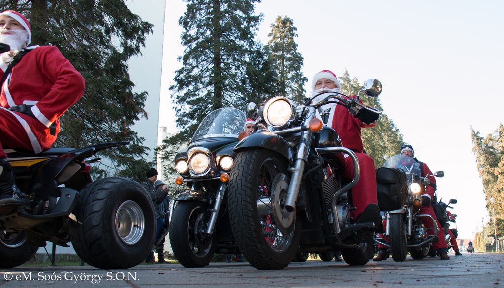 Motoros mikulások (10 / 1. kép)