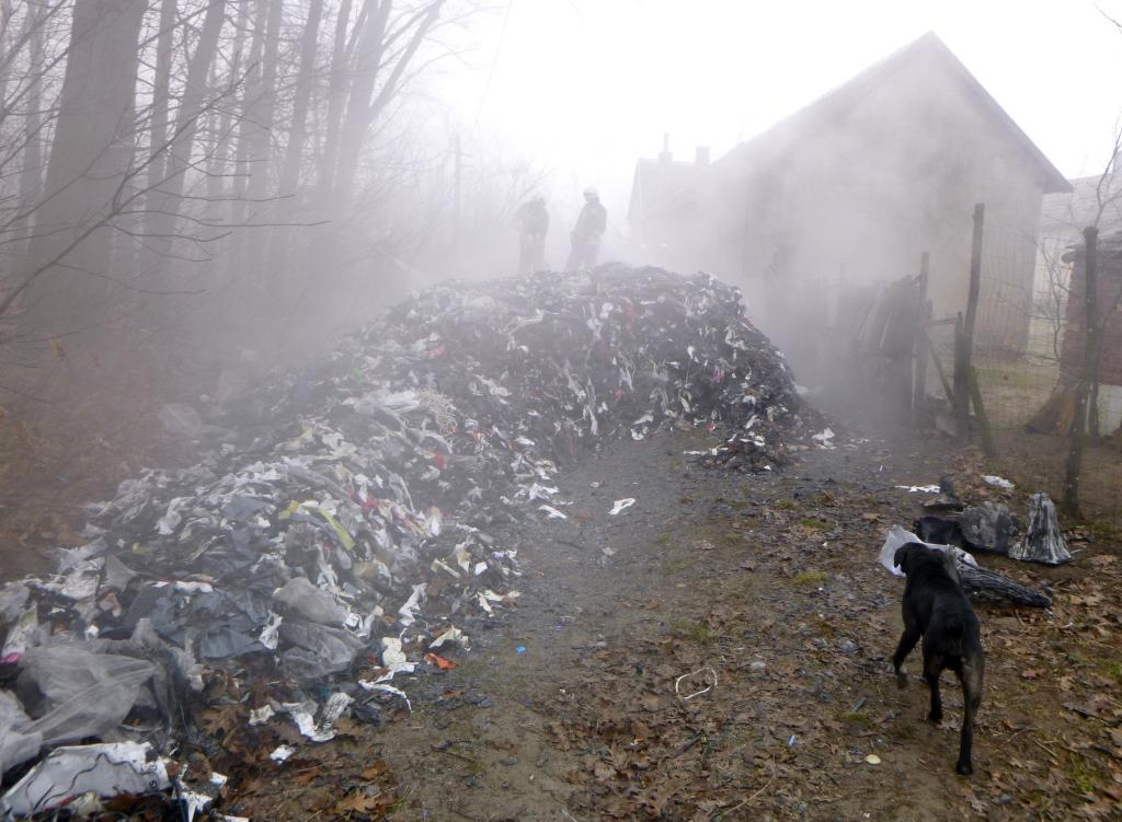 A háztartási hulladék égett Lábodon és Kaposváron is (3 / 1. kép)