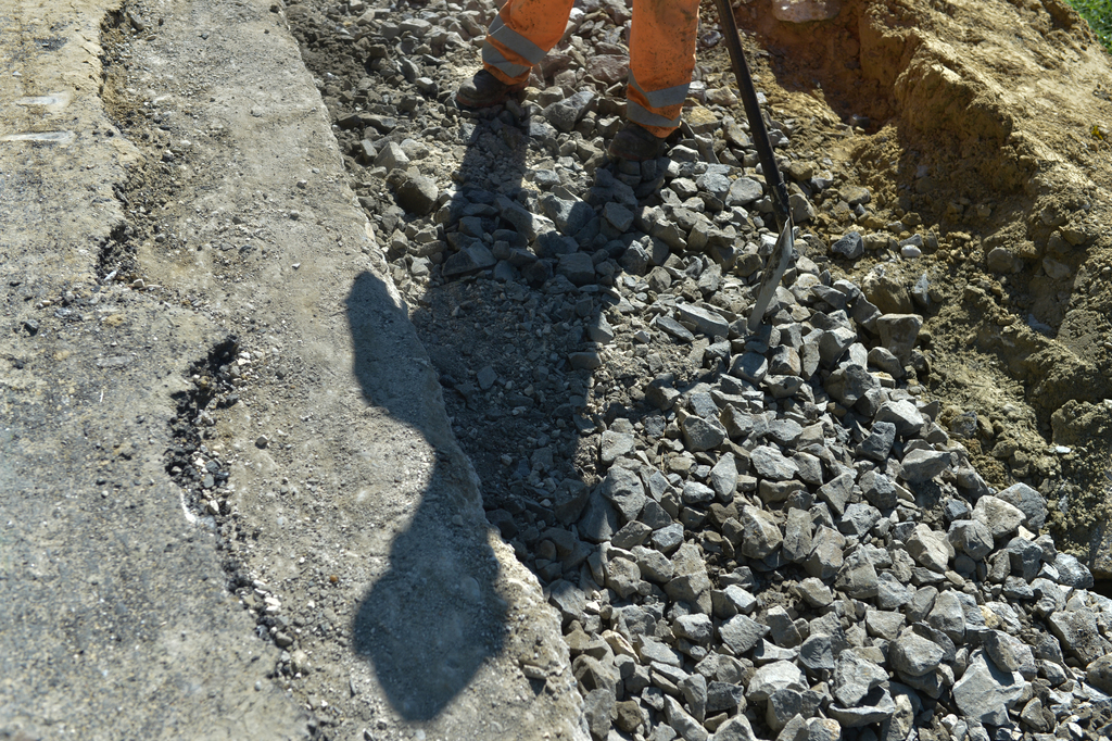 A leszakadt Rinya-híd Segesdnél, az elkerülő földút és a munkálatok Beleg környékén (26 / 4. kép)