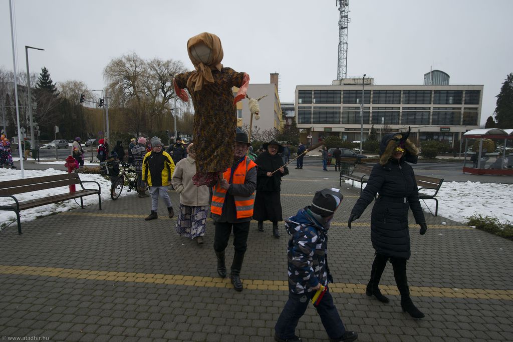 Elégették minden baj jelképét (85 / 3. kép)