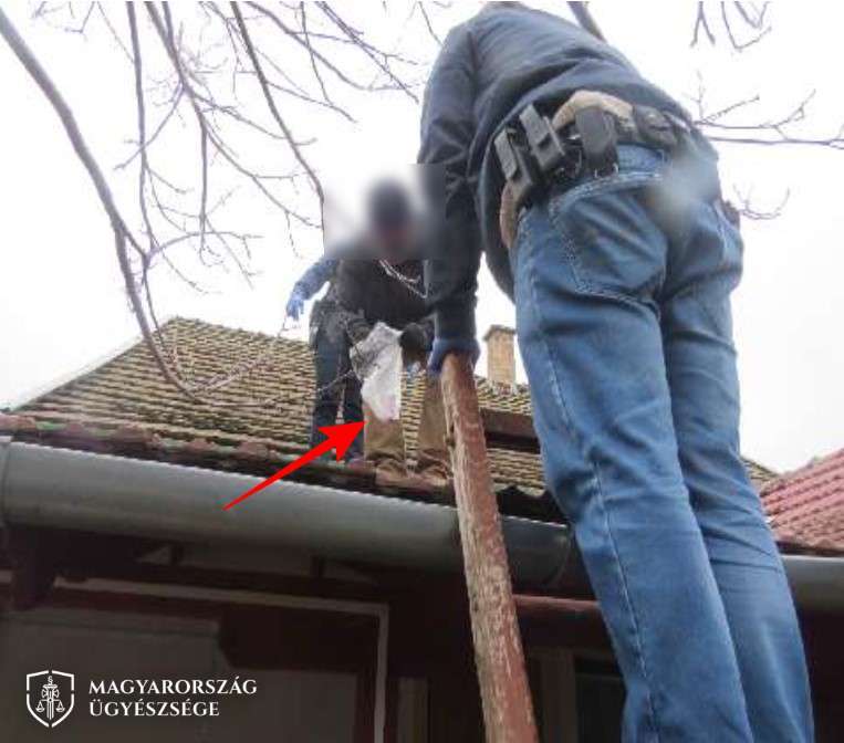 A fotókat Nagyatádi Rendőrkapitányság készítette a vádlottak által megszerzett készpénz egy részének felkutatásáról. (4 / 3. kép)