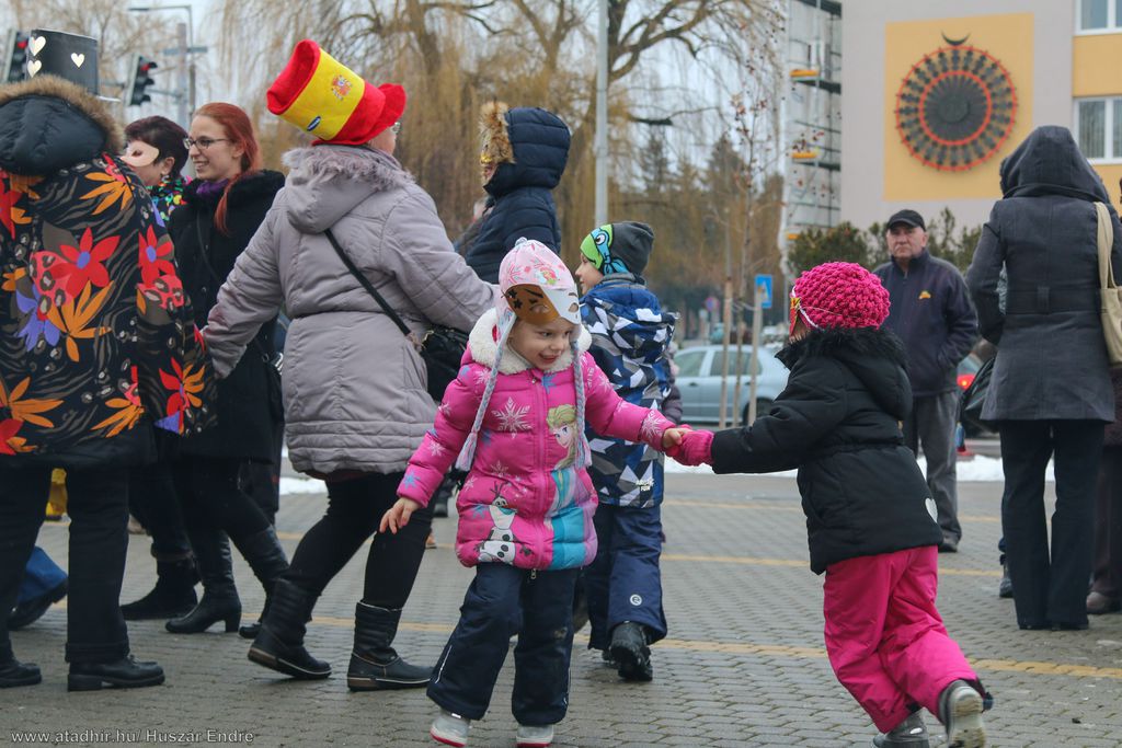 Elégették minden baj jelképét (85 / 38. kép)