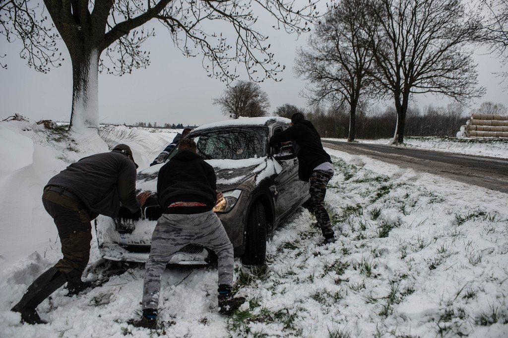 Több baleset is történt a lábodi úton a hóátfúvás miatt (9 / 4. kép)