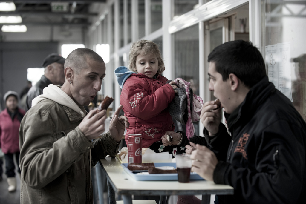 Hagyományos hétvégi program: hurka- és kolbászevés a vásárcsarnokban